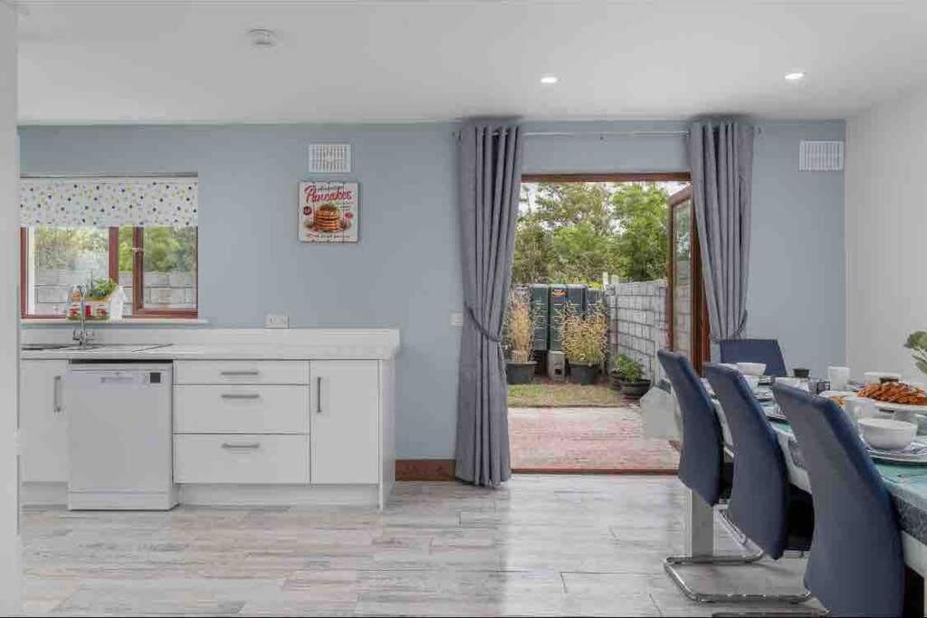 Wonderful Coastal Home In Dingle Town المظهر الخارجي الصورة