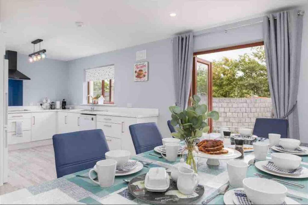Wonderful Coastal Home In Dingle Town المظهر الخارجي الصورة